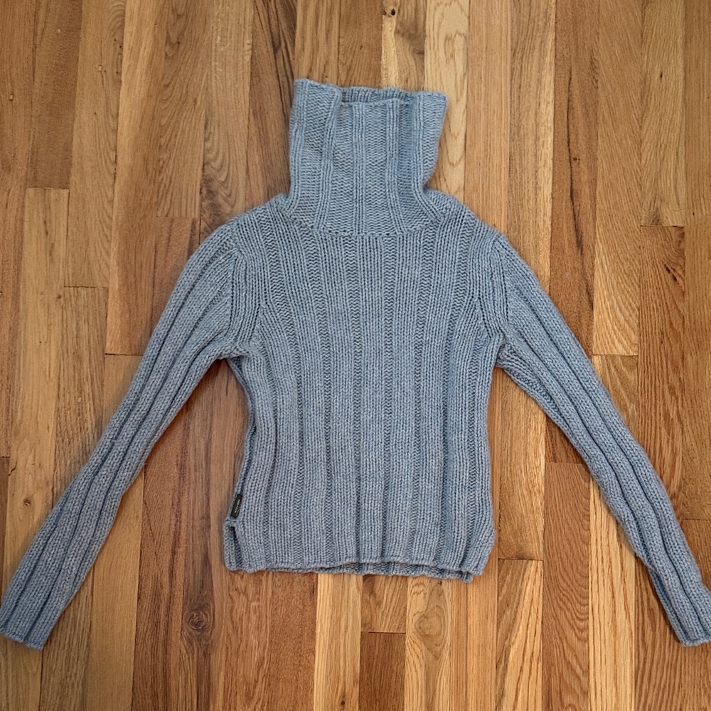 Cozy Abercrombie and Fitch Ribbed Turtleneck Sweater - Light Gray. Size M
